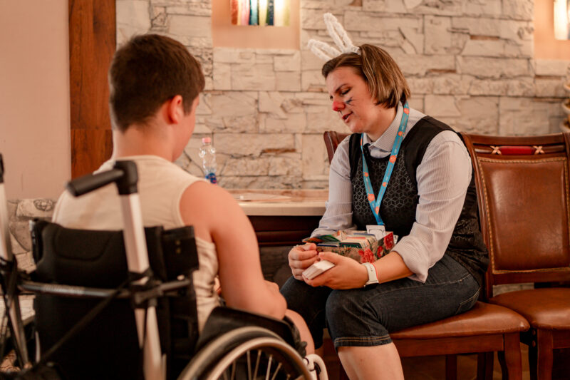 A közös játék kortól függetlenül különleges élménnyé válik a betegek számára