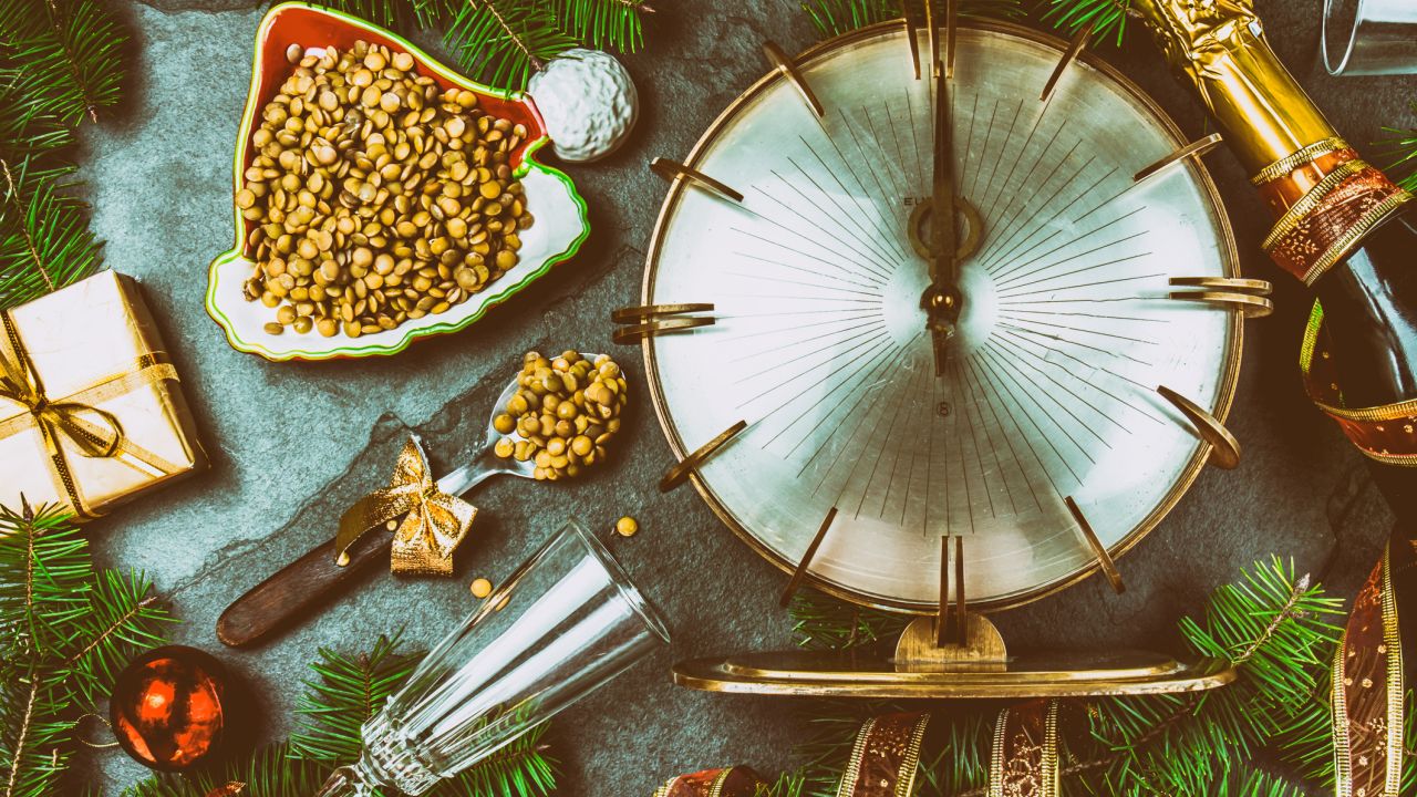 Lencse, zajkeltés, piros fehérnemű: 5 szilveszteri babona, amit érdemes kipróbálni