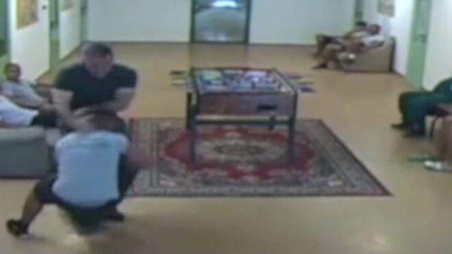 Brutális videó: a Szőlő utcai intézet megbízott igazgatója is bántalmazott egy ott élő fiatalt