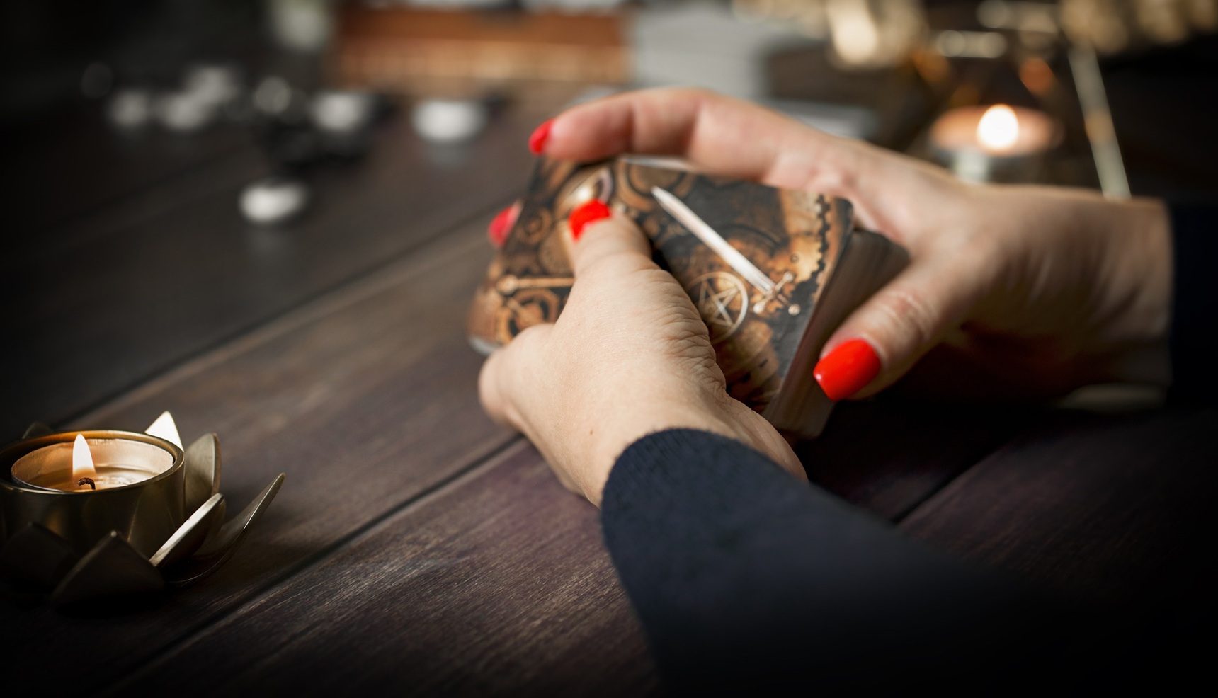 Tarot jóslat az ünnepekre: Mit üzennek a lapok december végére?