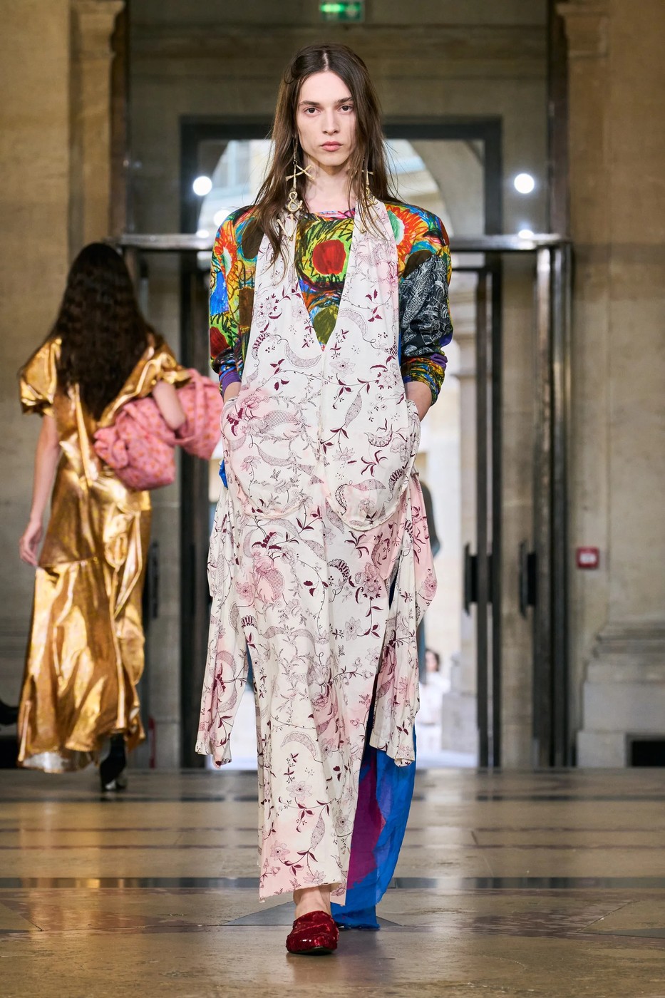 Andreas Kronthaler for Vivienne Westwood divatbemutató egyik modellje a kifutón