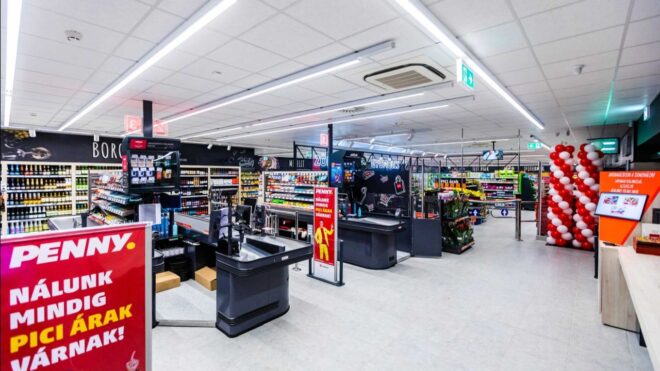 Elképesztő árzuhanás: fillérekért adja a tejet az országos bolthálózat