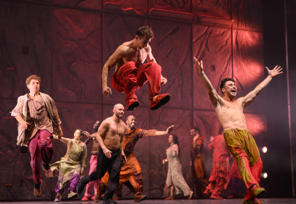 A Notre-Dame de Paris című előadás tánckara.