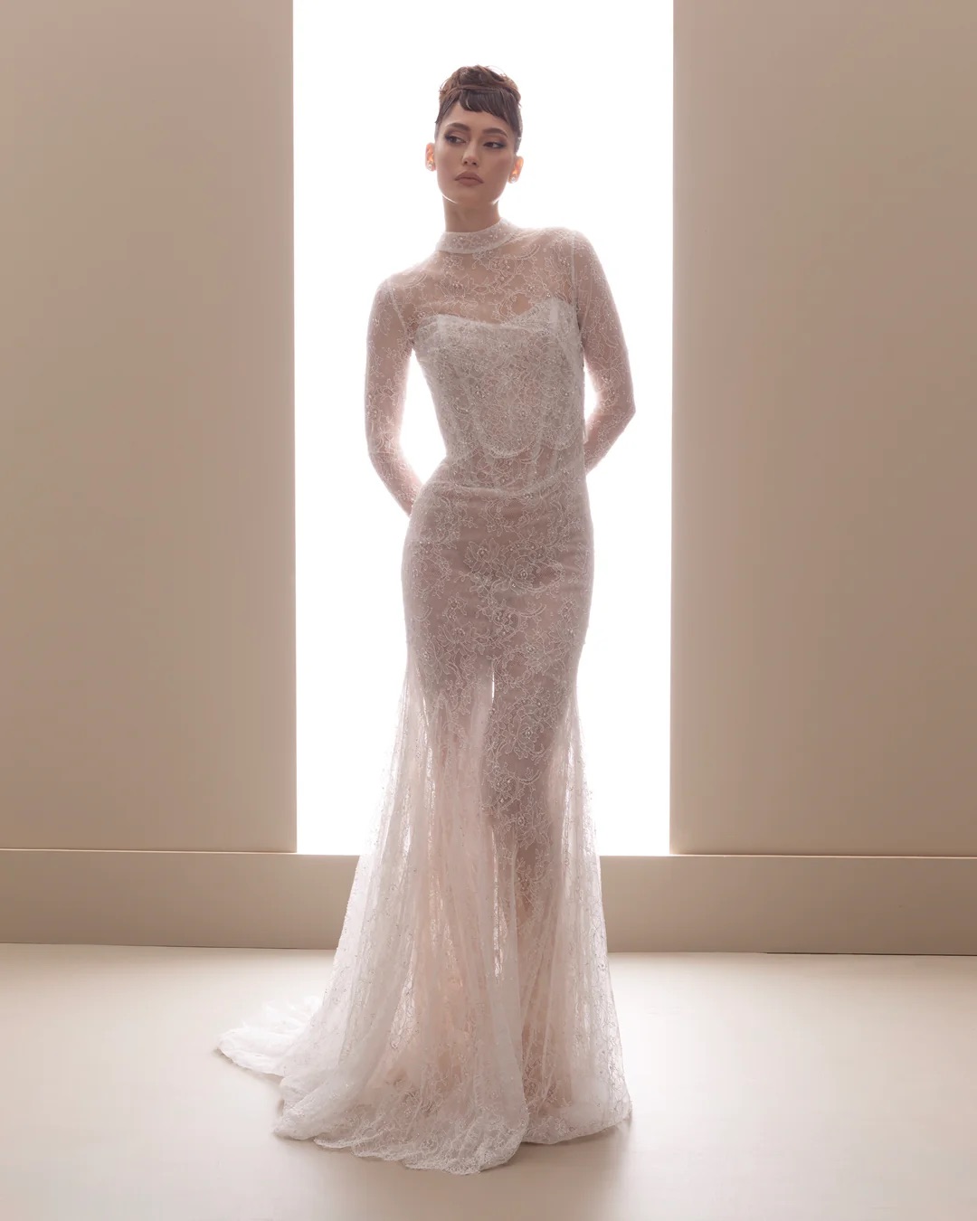 Francesca Miranda menyasszonyi ruhát viselő modell