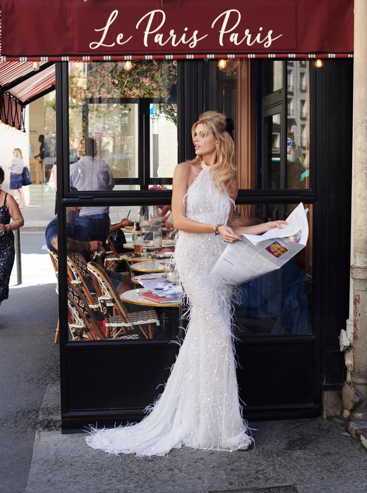 Galia Lahav menyasszonyi ruhát viselő modell