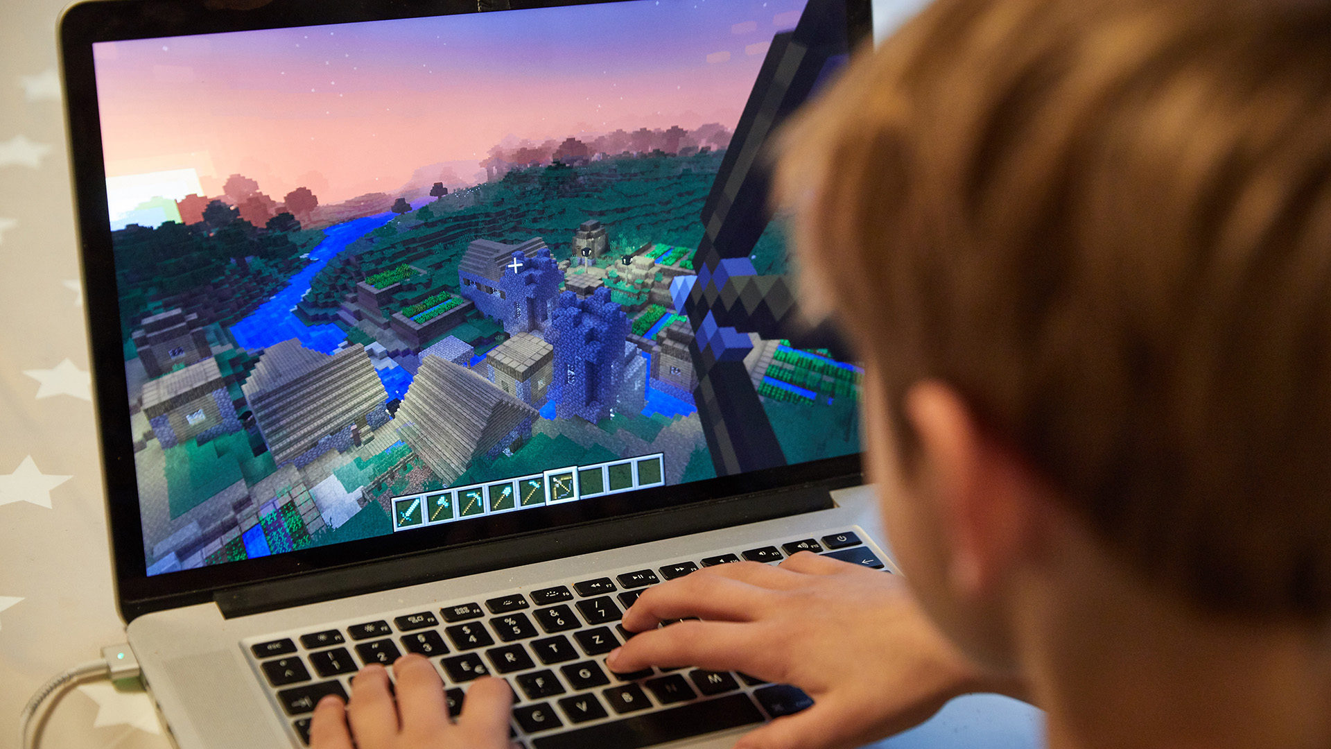 Vajon jó hatással van a Minecraft gyerekeink fejlődésére?