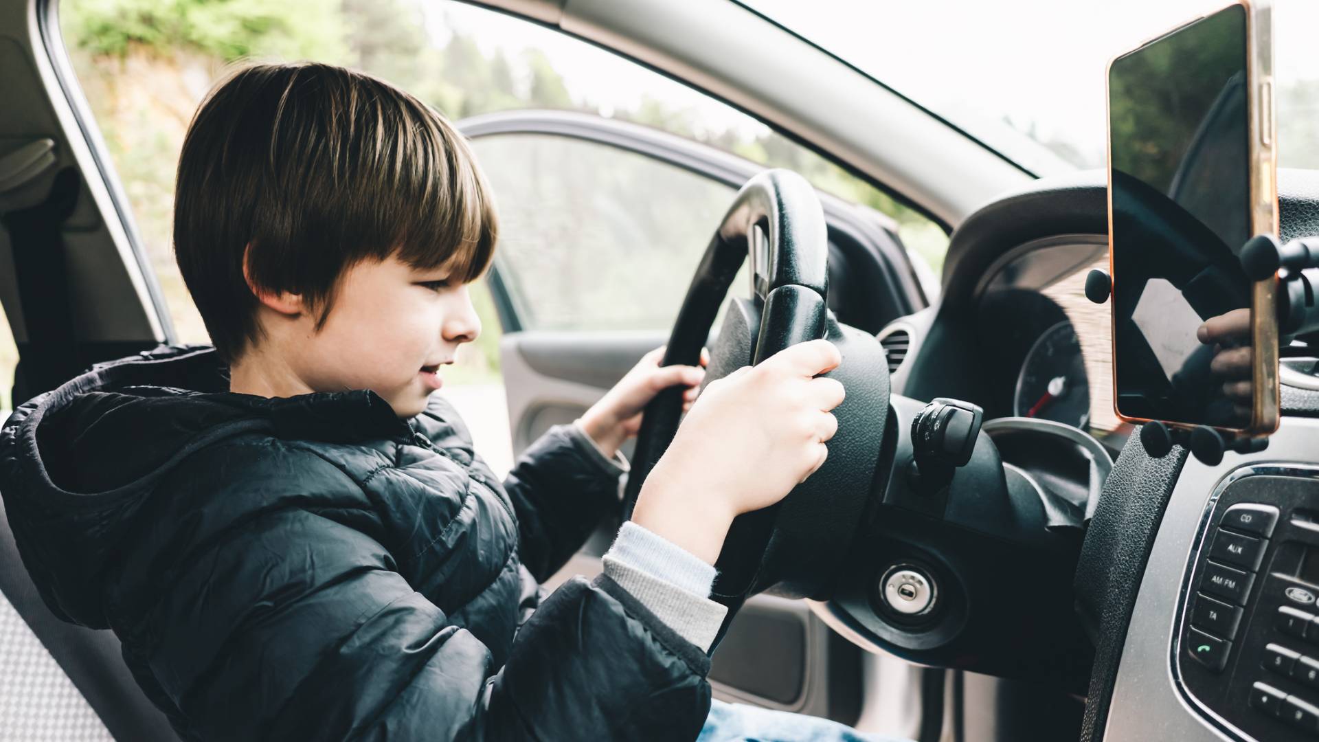 Túl részeg volt a vezetéshez – az apa a 12 éves fiát kérte meg, hogy hazavigye a családot