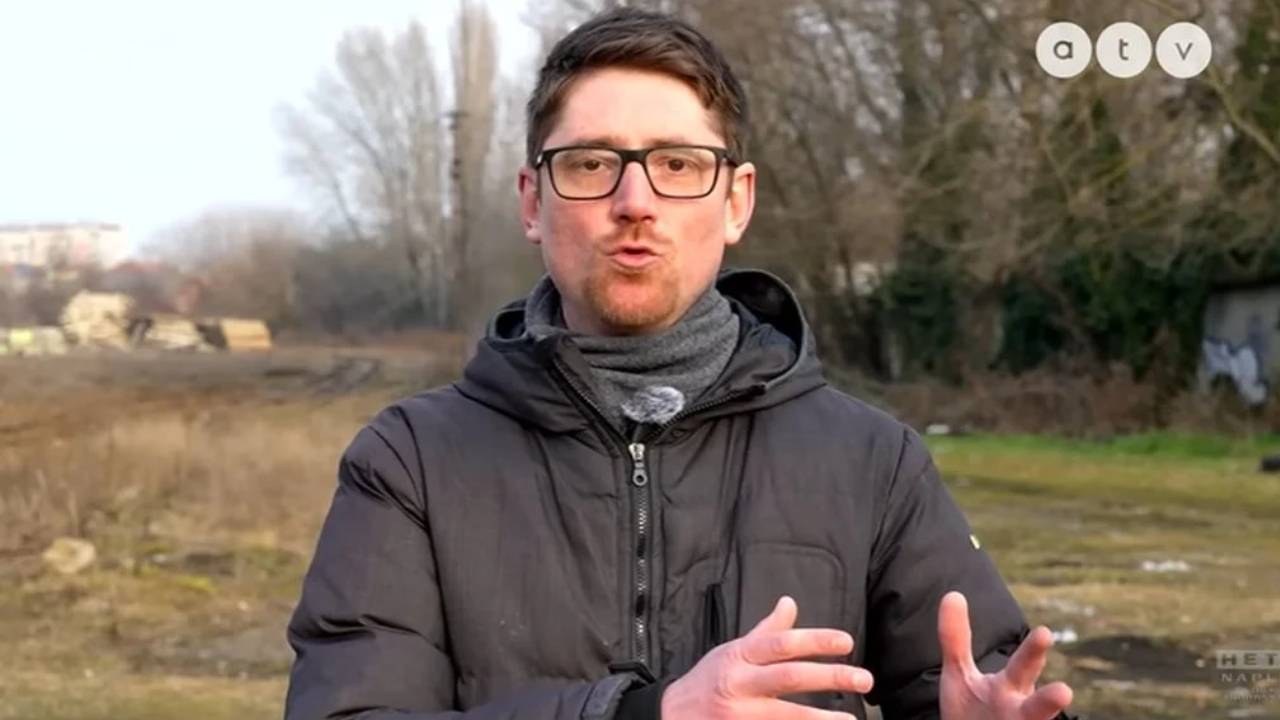 Közös énekléssel hangolódik az ünnepekre az ATV híradósa, Jegesy András