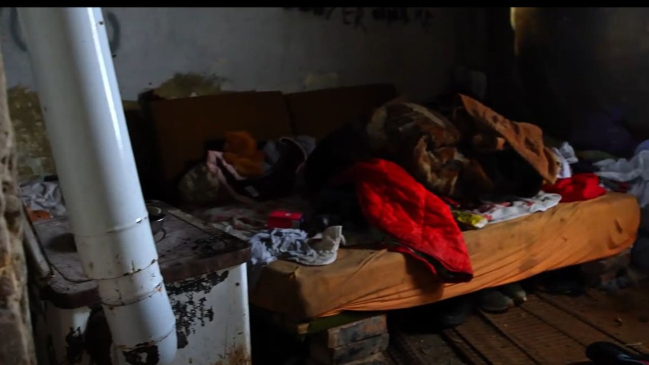 Rettenetes körülmények közül mentettek ki három kisgyereket a rendőrök Budapesten