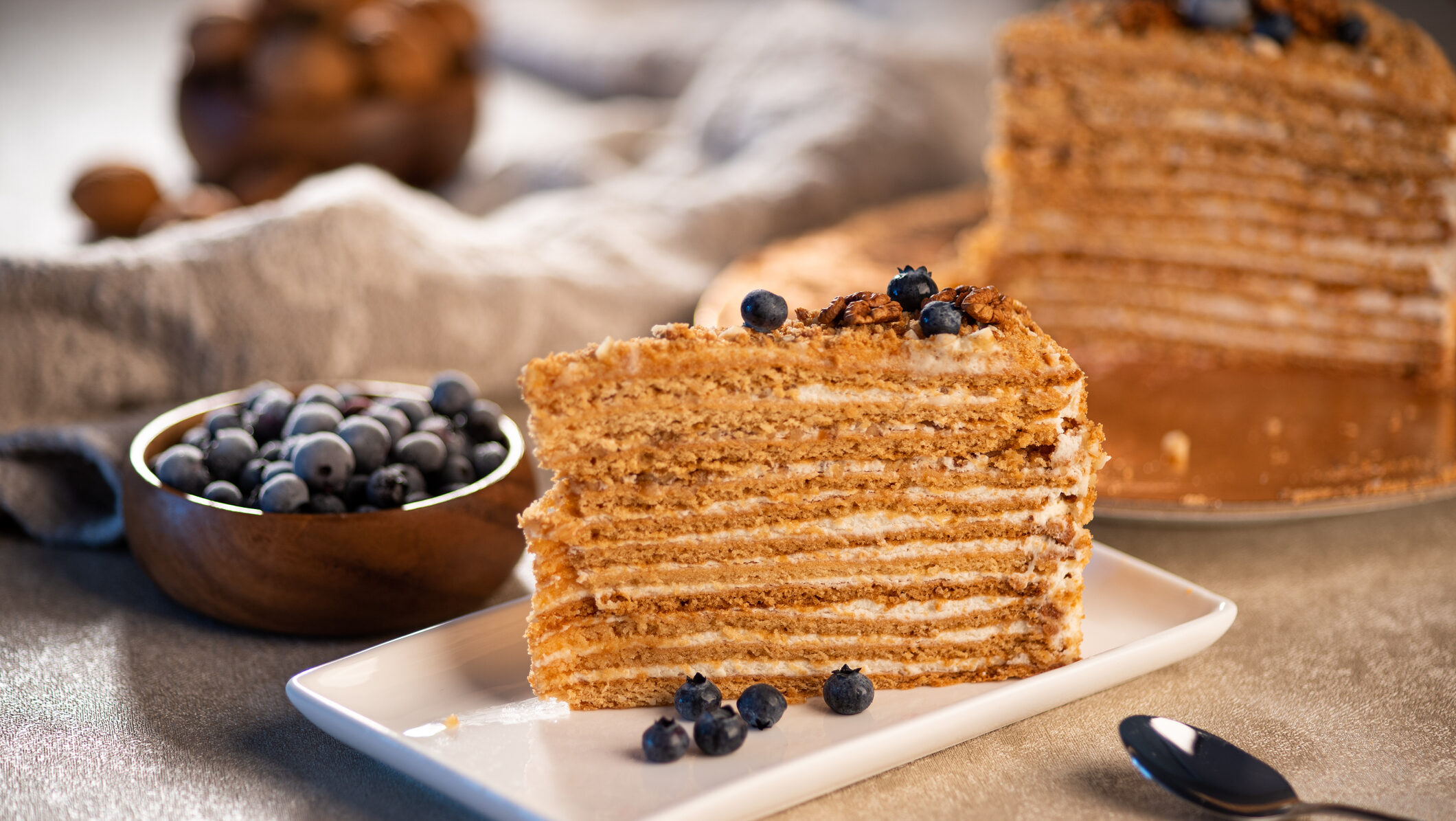 A torta, ami egy éjszaka alatt csodává válik – így készül a Medovik