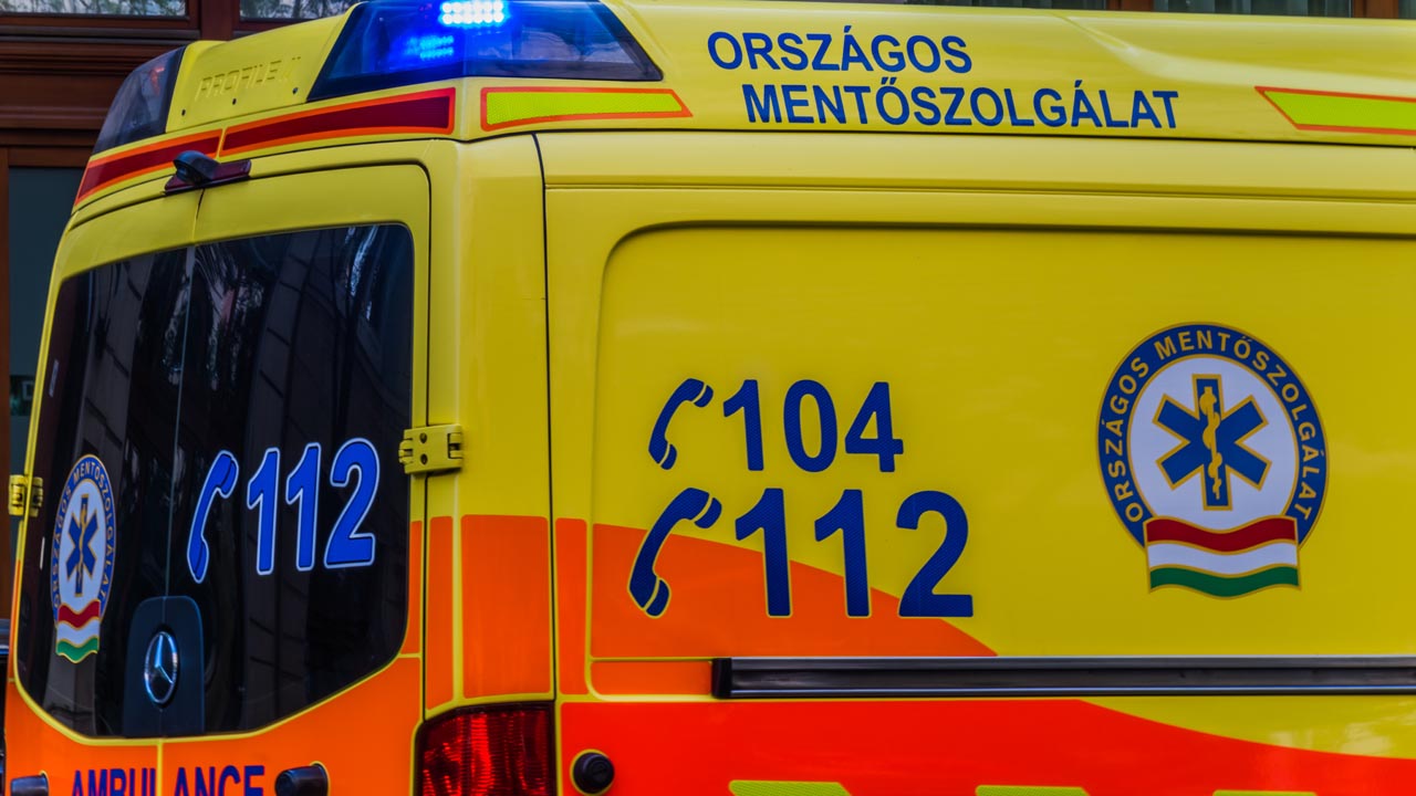 mentők - Fotó: MTI/ Faludi Imre