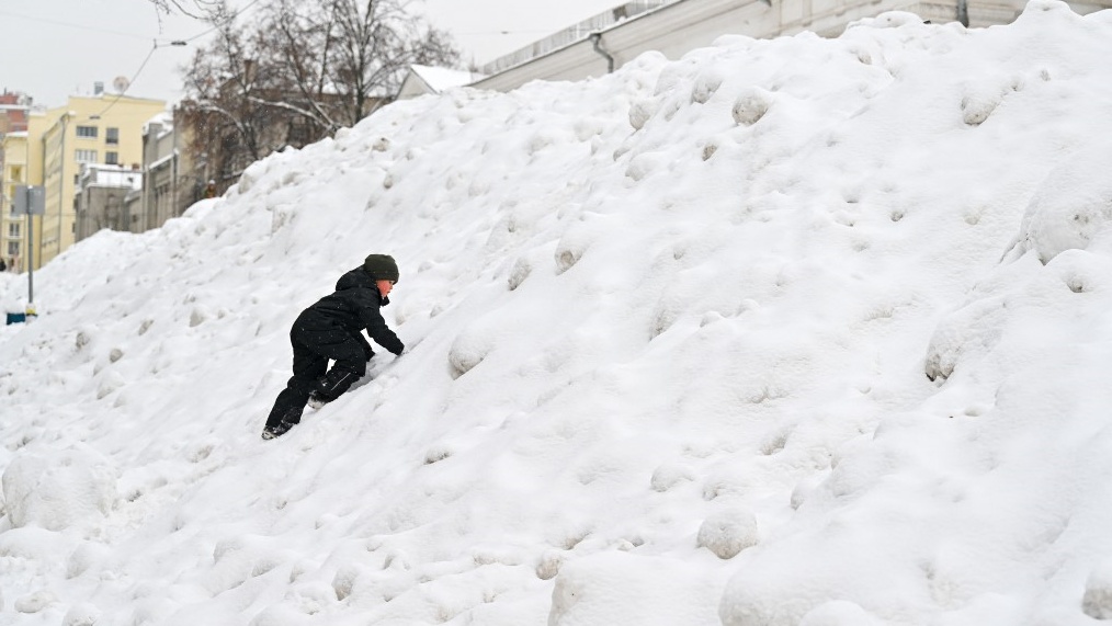 Moszkvát több mint 200 éve nem látott havazás sújtja