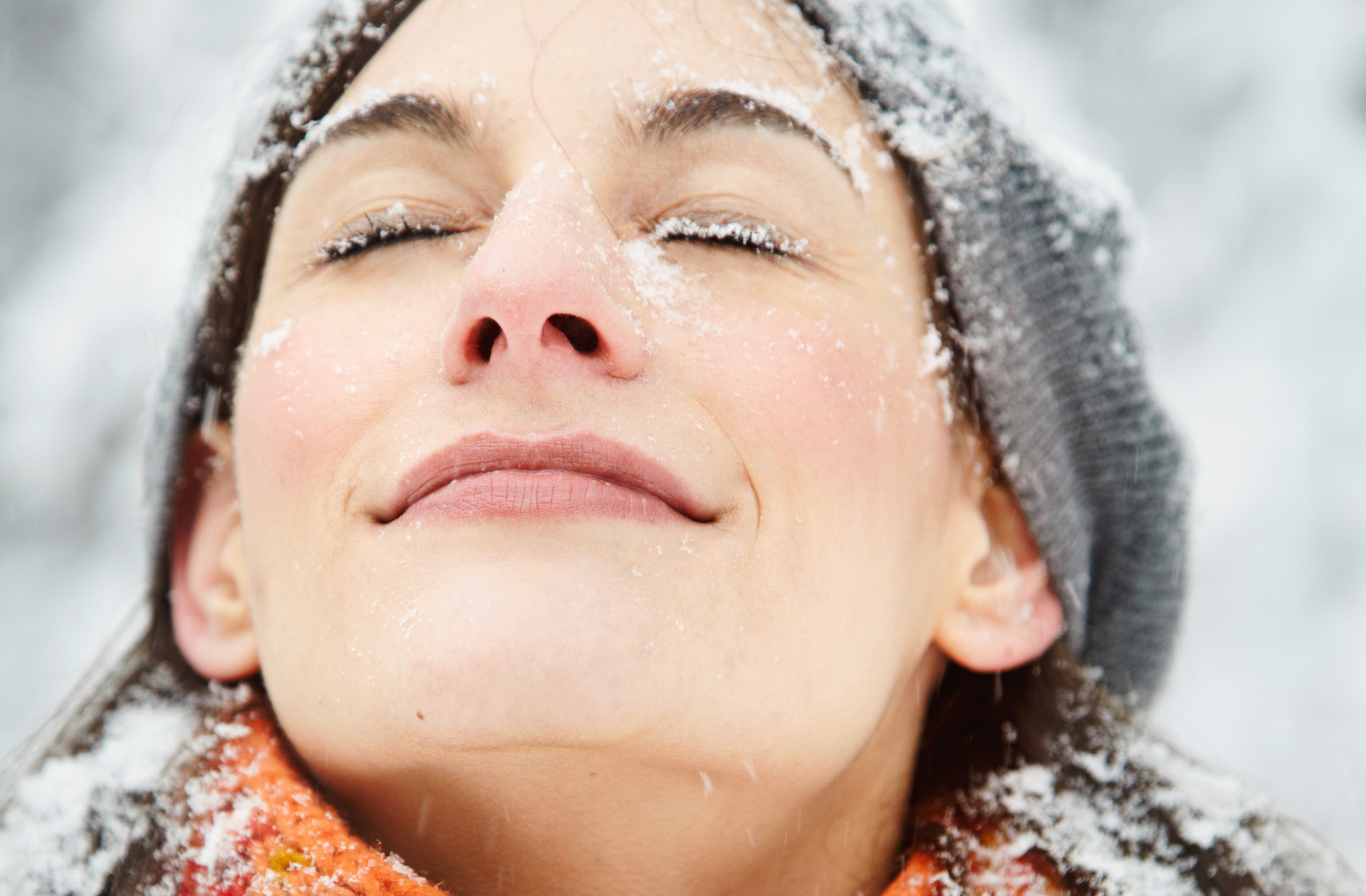 Arcápolás extrém hidegben: módszerek, amik hatékonyan védik a bőrödet