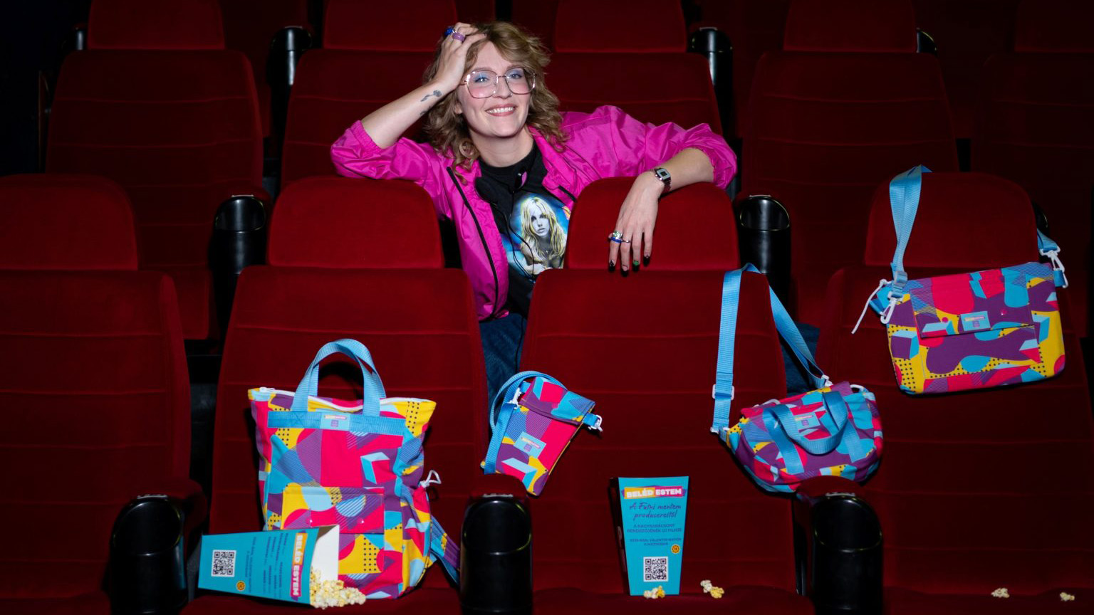 „Ez a minta az én gardróbomba is bekerül” – Séllei Lillával beszélgettünk a Beléd estem táskakollekcióról