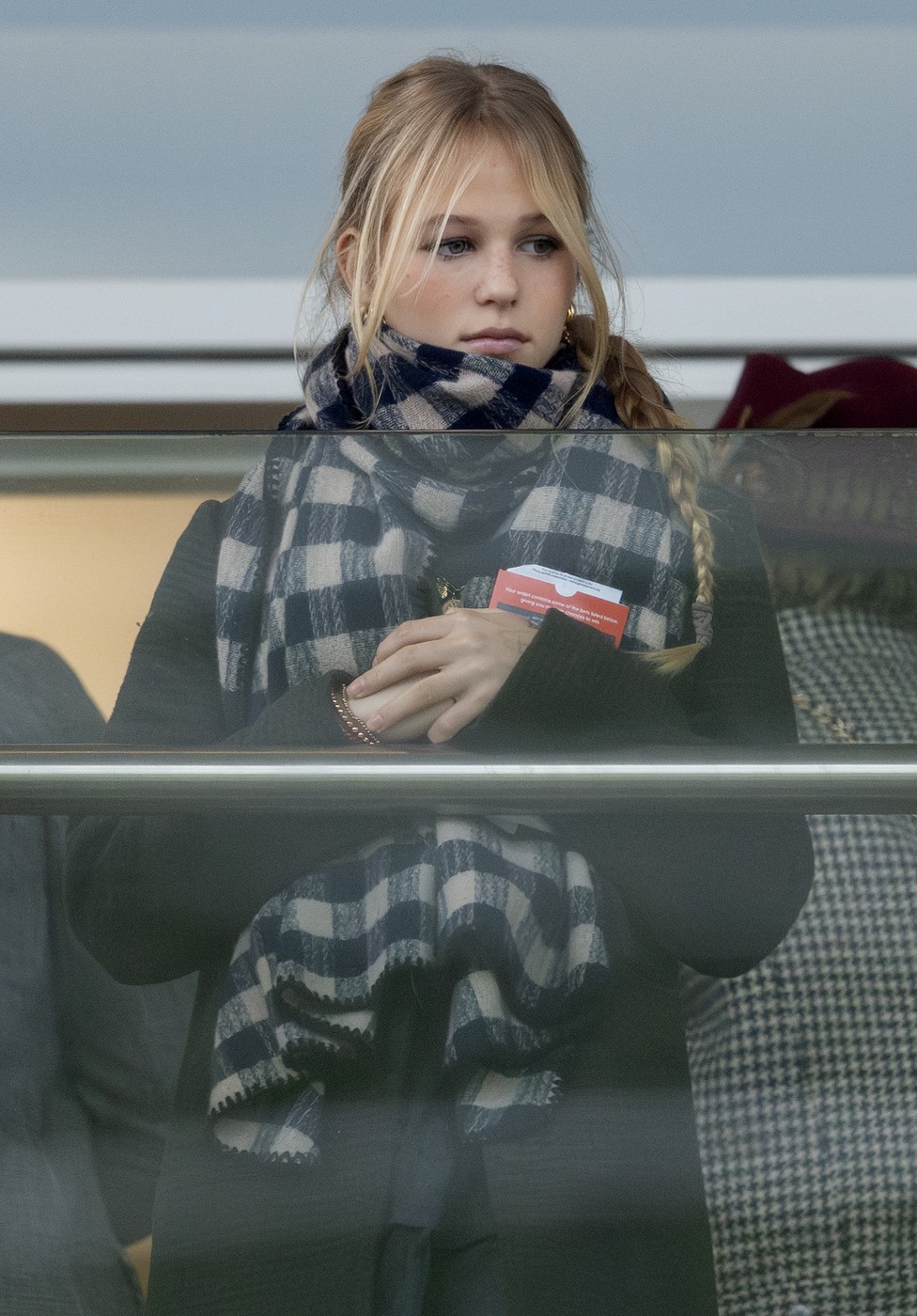 Ő itt Isla, a néhai II. Erzsébet meseszép, kamasz dédunokája