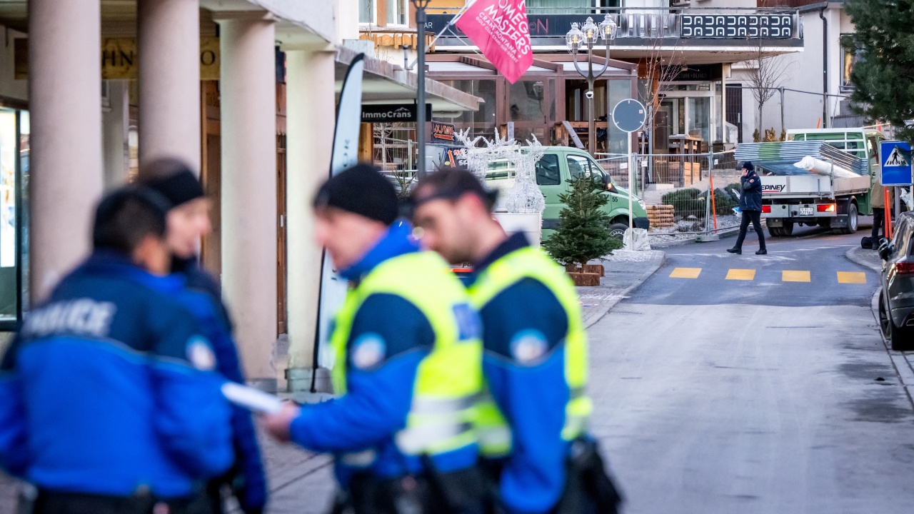 Rendőrség: több tucatnyian meghaltak, mintegy százan megsérültek a svájci síparadicsom bárjában pusztító tűzben – ezért történhetett a robbanás