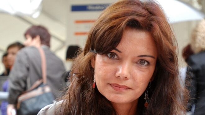 Tóth Krisztina írónő nem tér haza, amíg Orbán Viktor van hatalmon