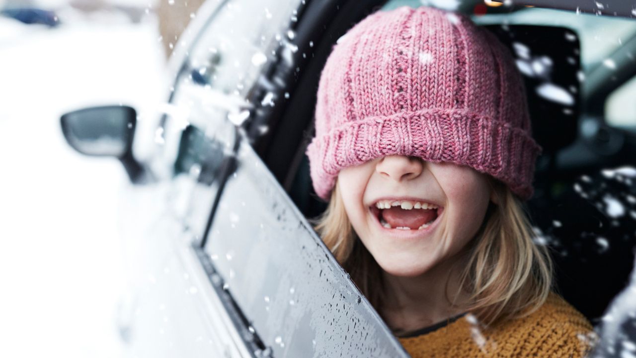 kislány télen az autóban, Fotó: Getty Images