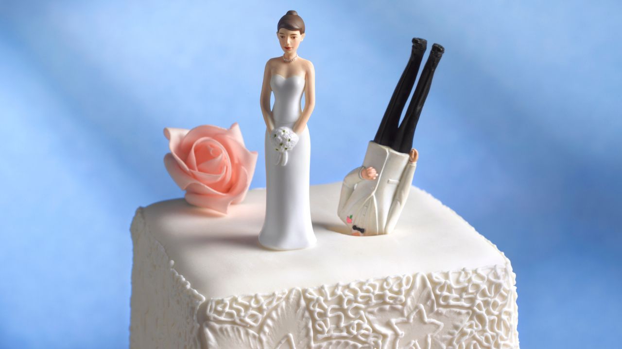 válás megcsalás, esküvői torta, fotó: Getty Images