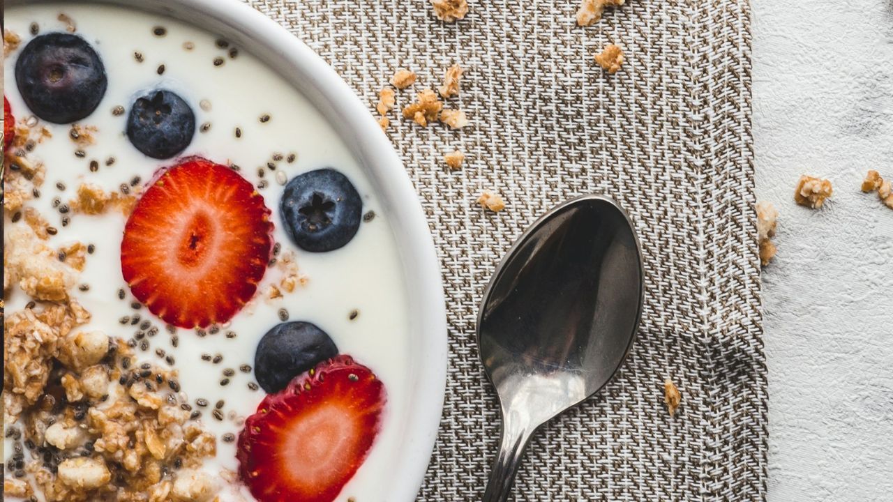 joghurtos reggeli, fotó: unsplash