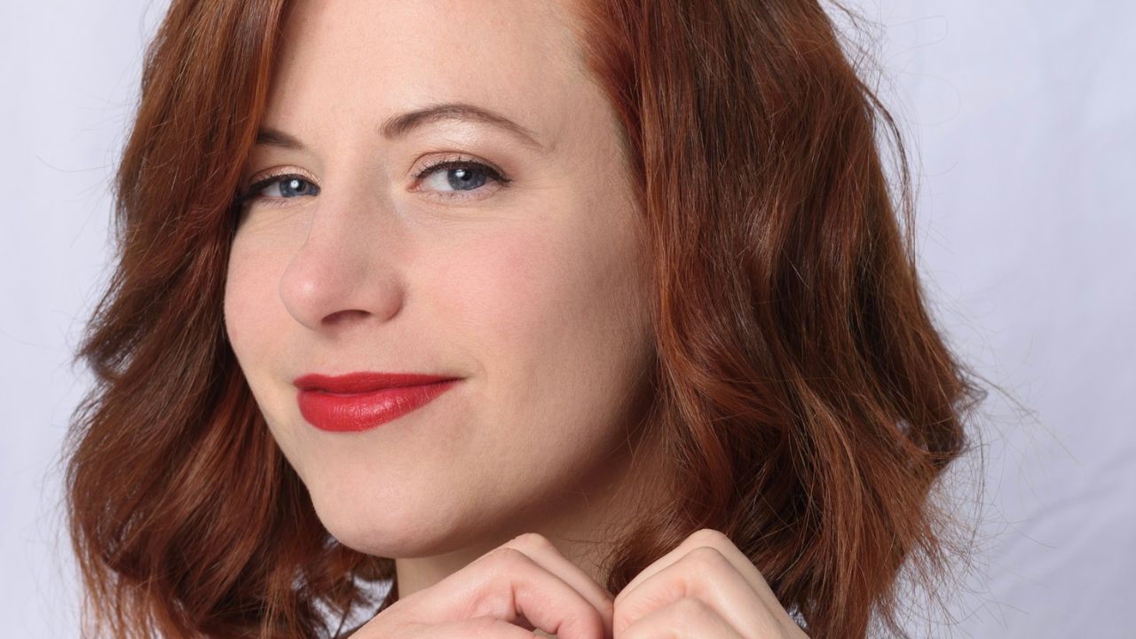 kedves, mosolygó nő, fotó: Unsplash