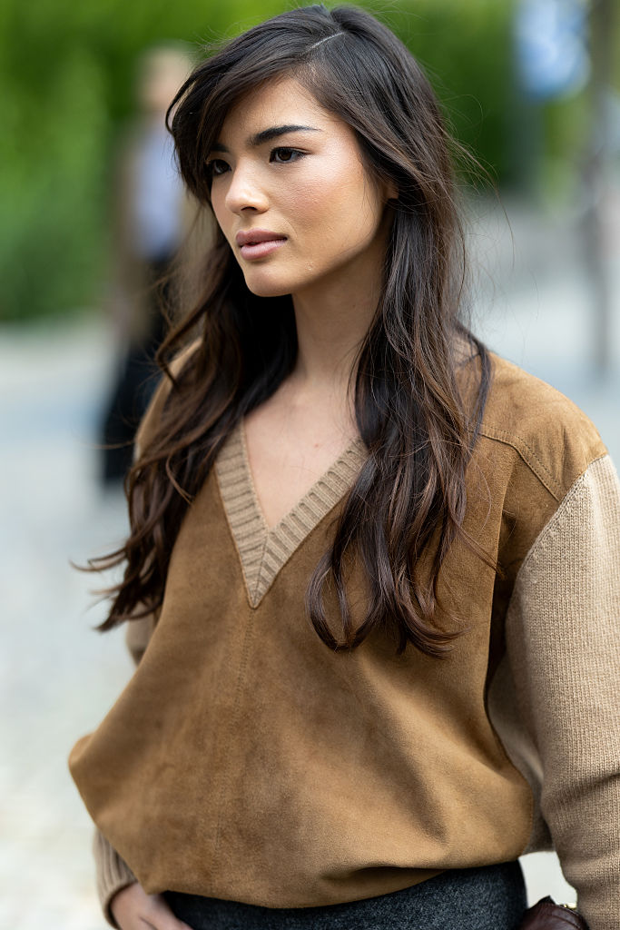 v-kivágású pulóver