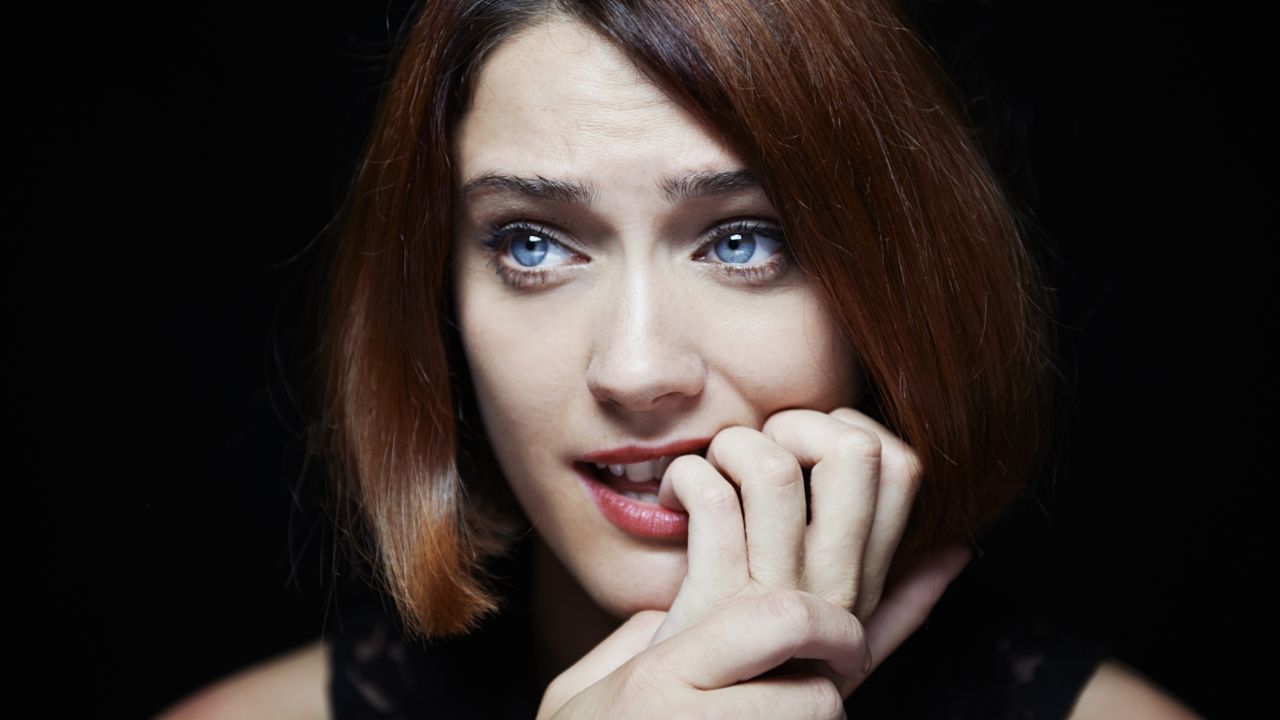 A pszichológia szerint, akik mindig „jó kislányként” viselkedtek, felnőttként 7 dologgal birkóznak