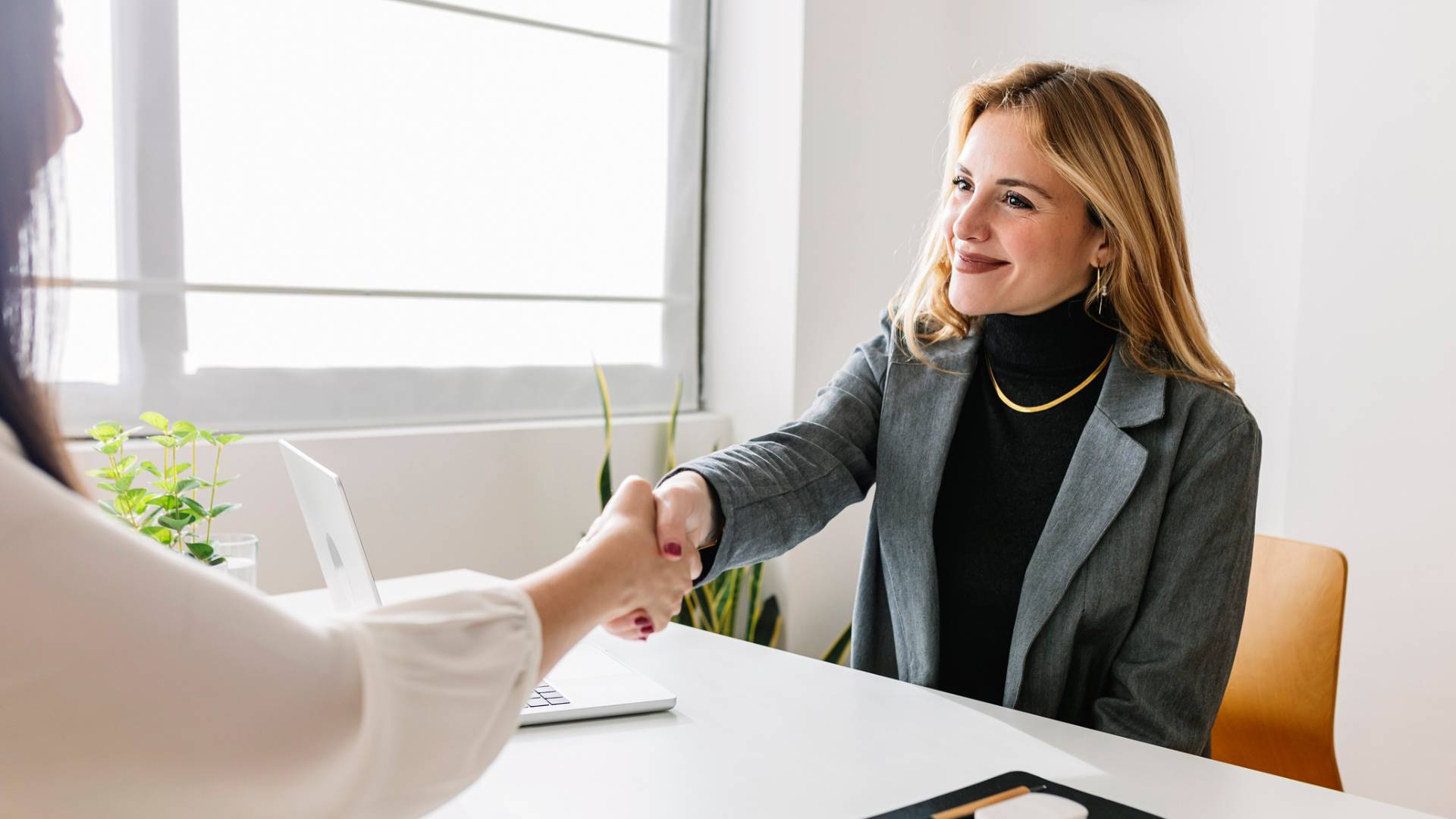 Fordított toborzás: már a jelöltek fizetnek, hogy munkát találjanak – furcsa fordulat az álláskeresésben