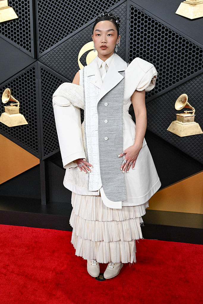 Audrey Nuna a 2026-os Grammy-gála vörös szőnyegén