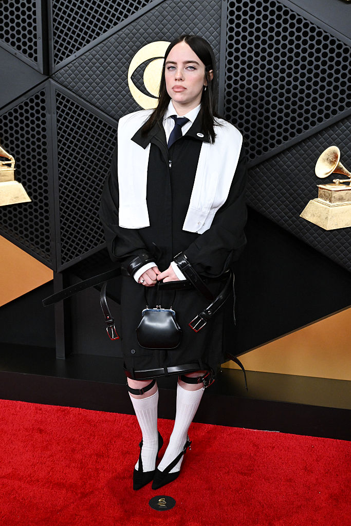 Billie Eilish a 2026-os Grammy-gála vörös szőnyegén