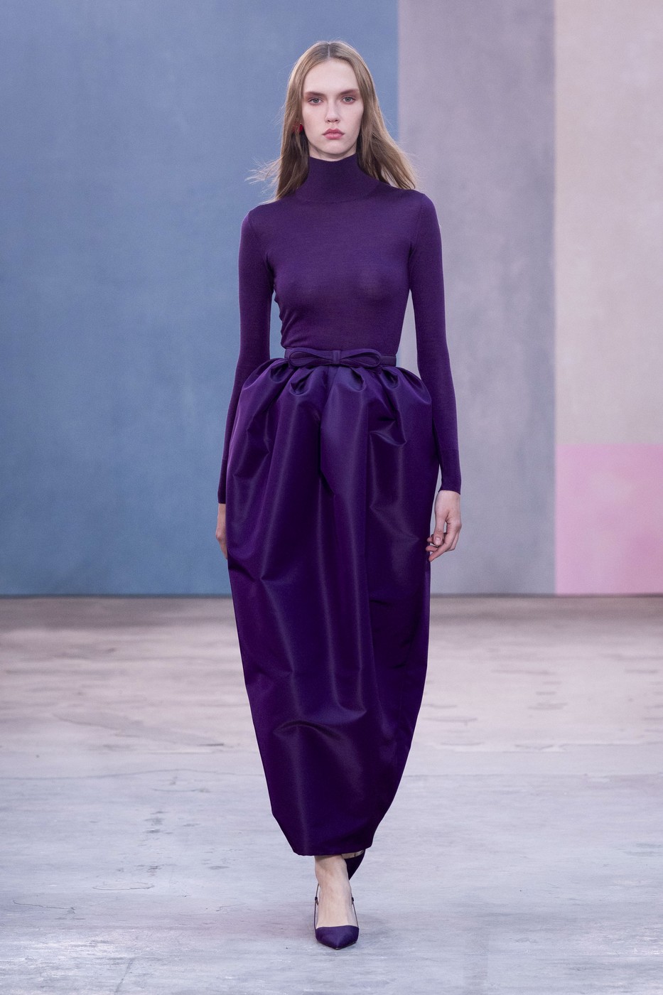 Carolina Herrera 2026/27 A/W kollekció egyik modellje a New York-i divathéten