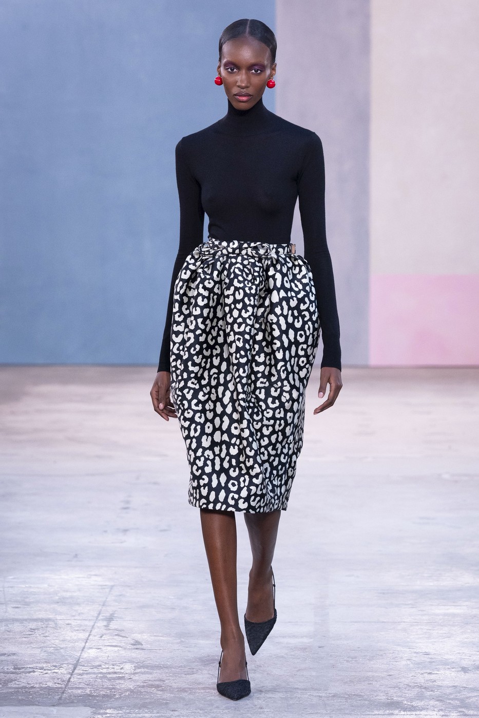 Carolina Herrera 2026/27 A/W kollekció egyik modellje a New York-i divathéten