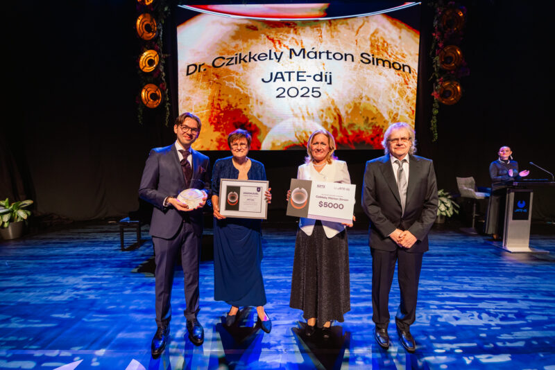 Dr. Czikkely Márton a JATE-díj átadásán. Fotó: Sahin-Tóth István