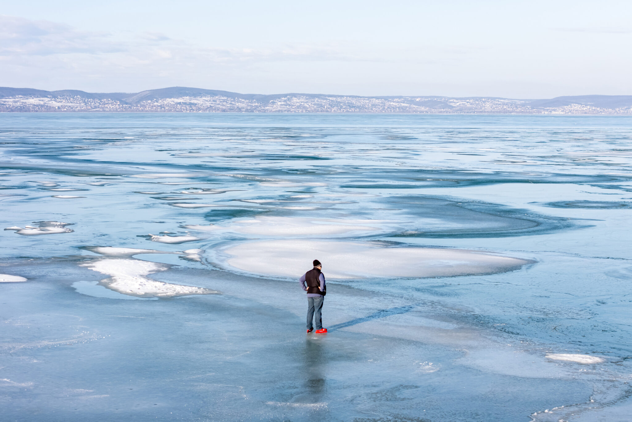 Tátva marad a szád a befagyott Balaton és Velencei-tó látványától