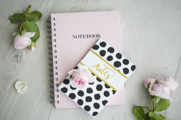 Emlékkönyv rózsával