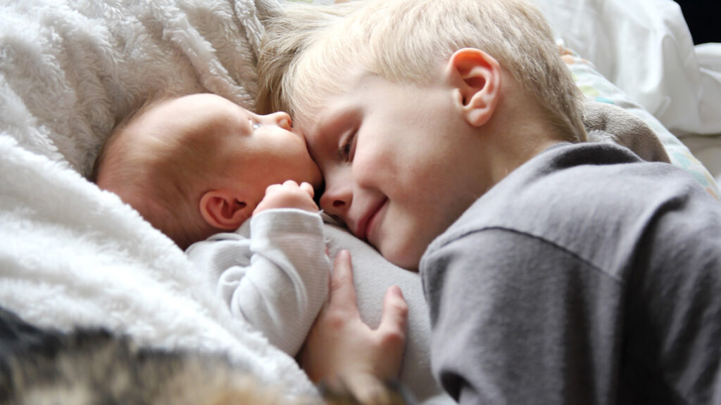 Újszülött és nagy tesója