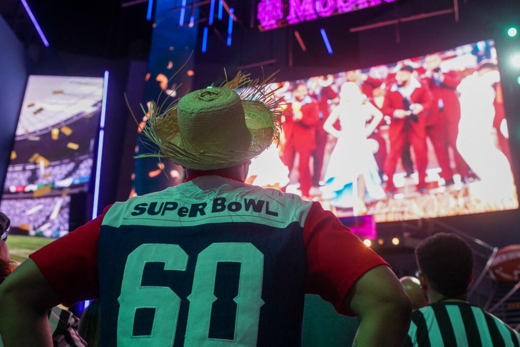 Egy néző a 2026-os Super Bowl-on.