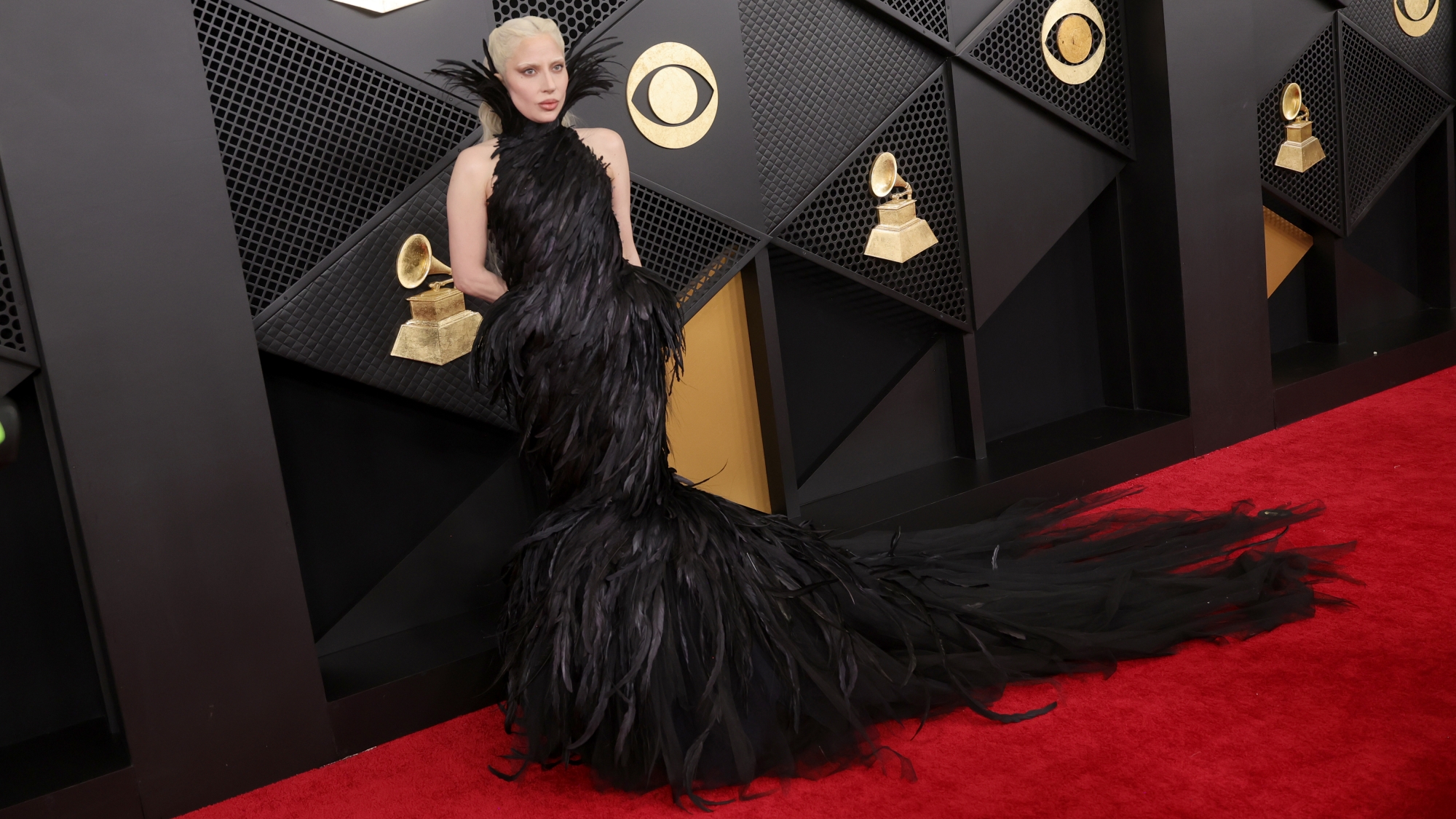 Lady Gaga a 2026-os Grammy-gála vörös szőnyegén