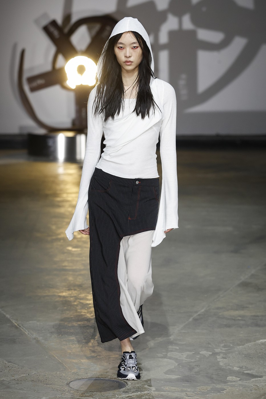 Lueder 2026-2027 őszi-téli kollekció egyik modellje