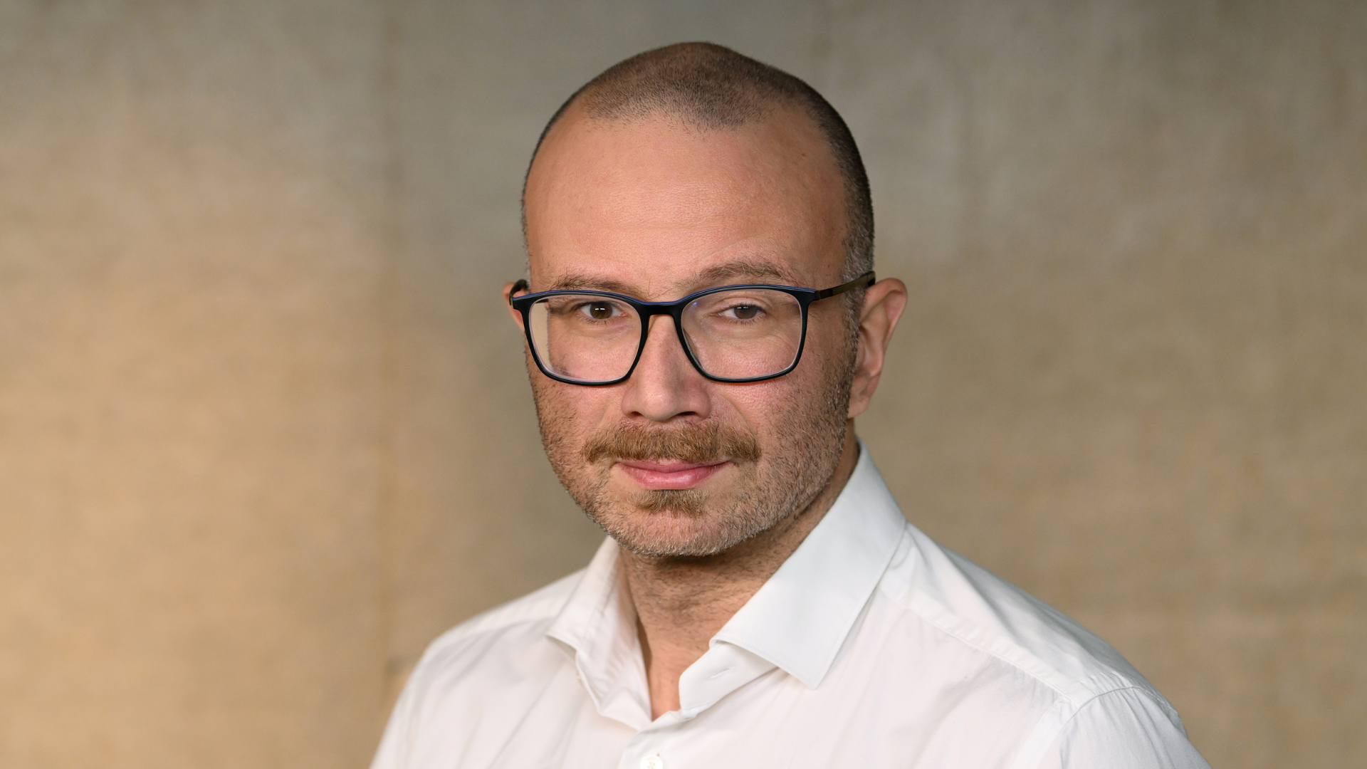 „A válás nem a másik fél teljes leválasztása, hanem egy közös történet újrarendezése” – Mitől működik hosszú távon? Interjú