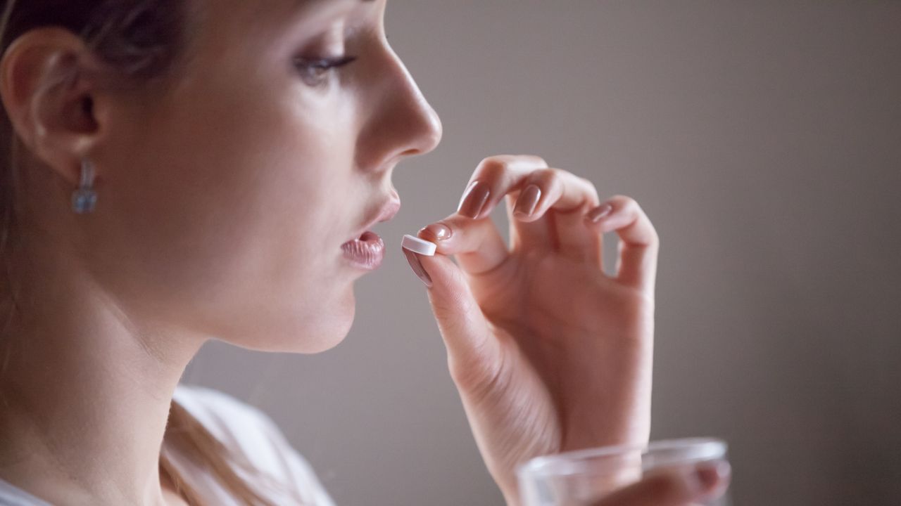 Ezért nem szabad kevés folyadékkal bevenni a tablettákat