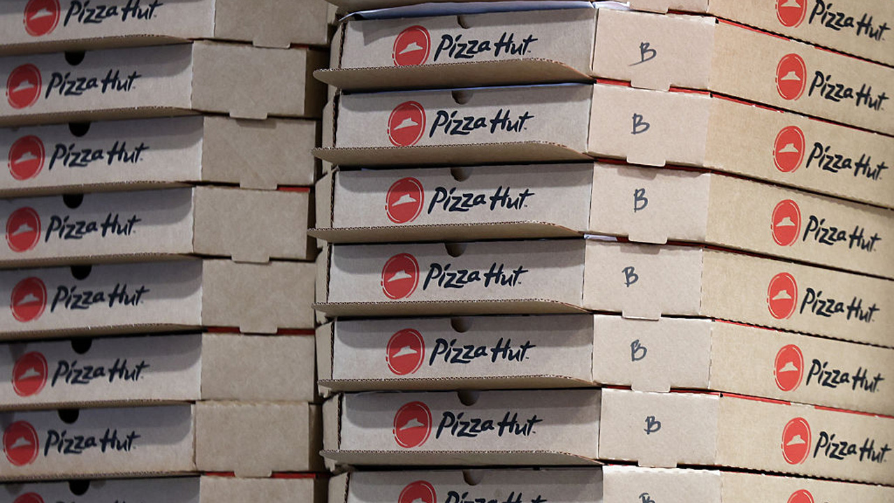 Pizza Hut - fotó: Jakub Porzycki/NurPhoto via Getty Images)