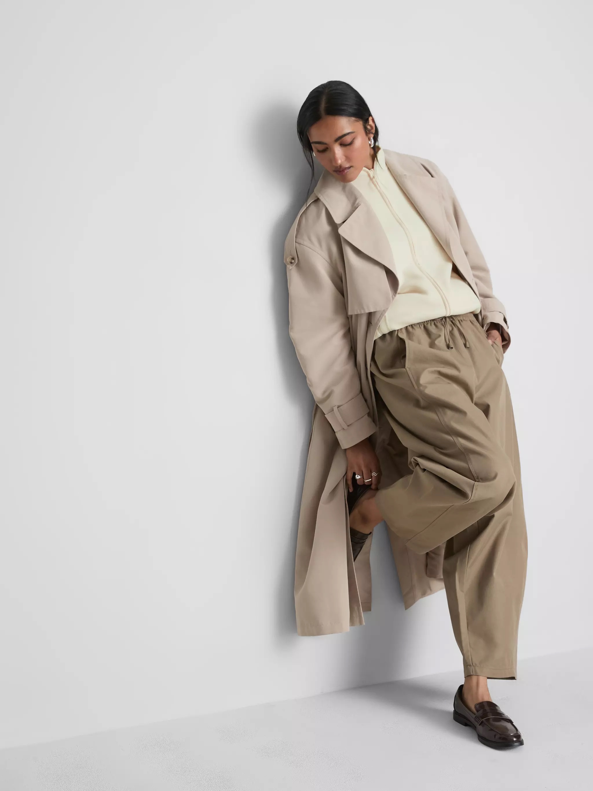 Ballonkabátot viselő modell