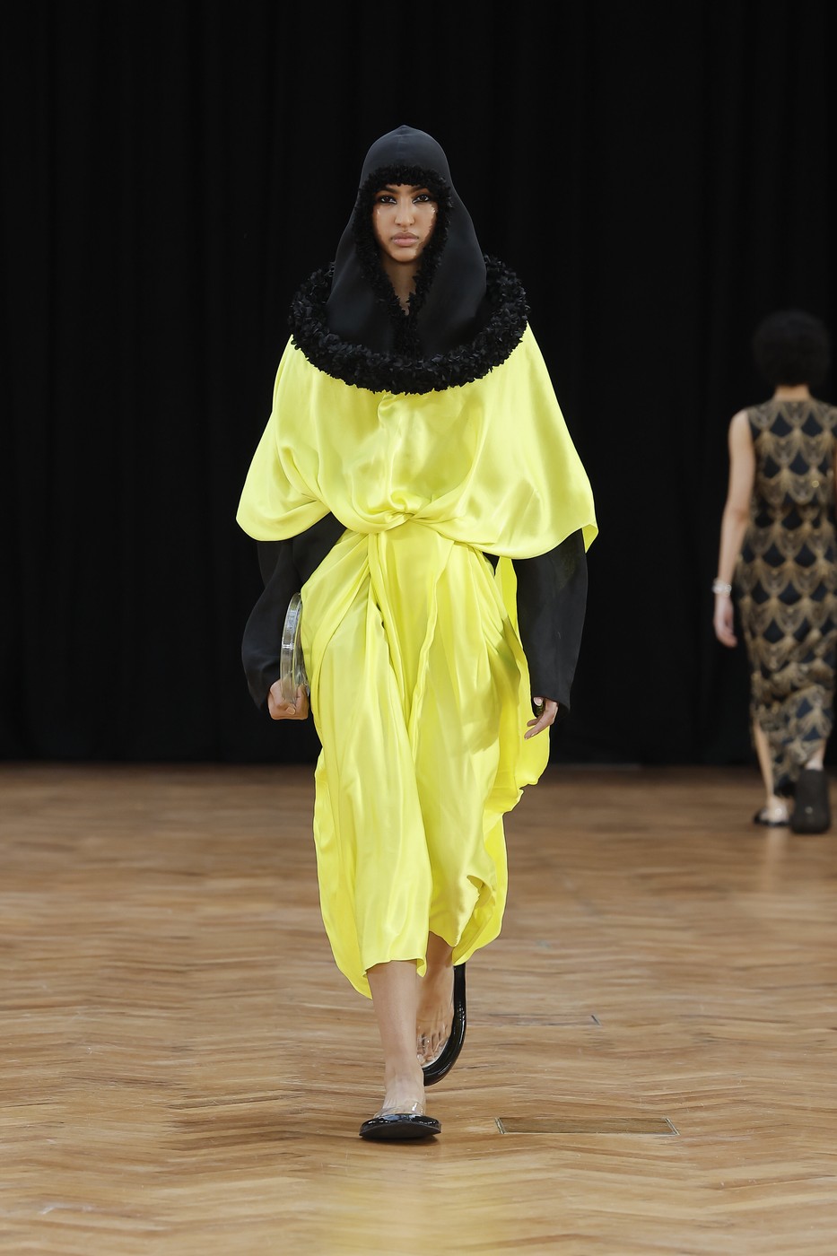 Raw Mango 2026-2027 őszi-téli kollekció egyik modellje