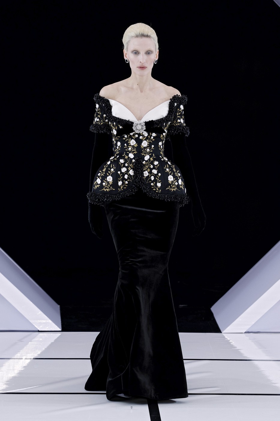 Richard Quinn 2026-2027 őszi-téli kollekció egyik modellje