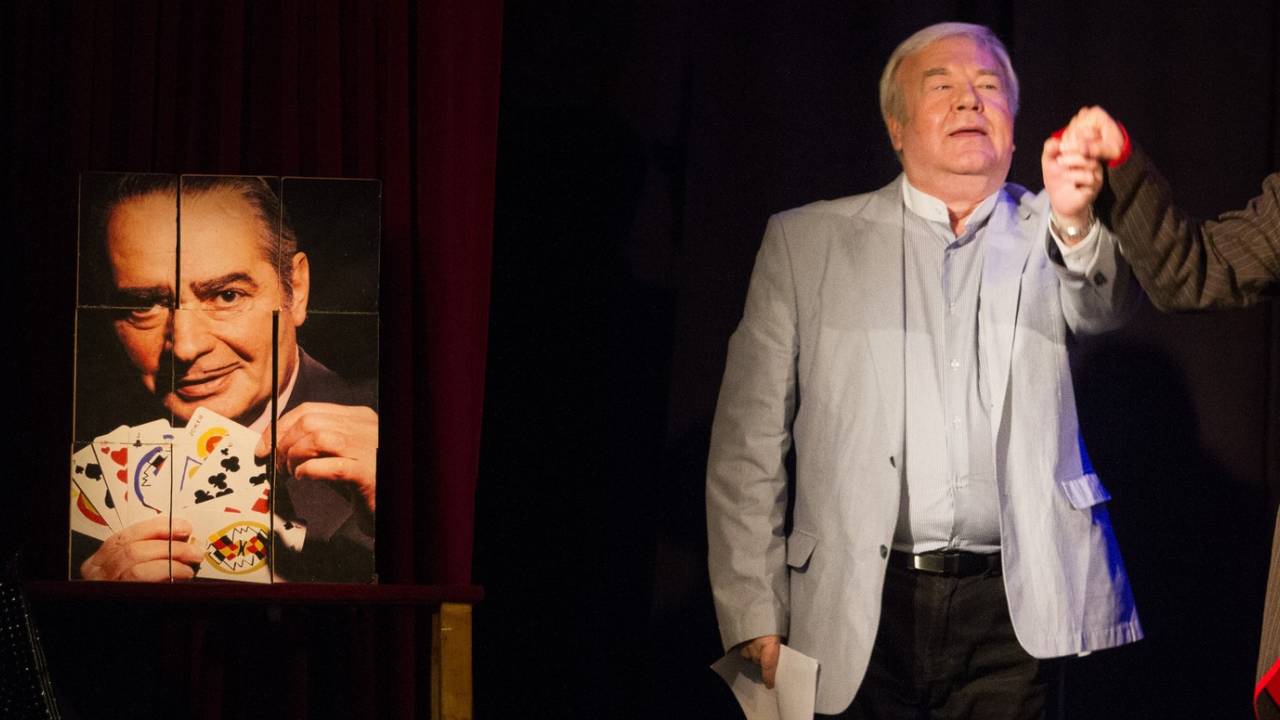 Gálvölgyi János lányainak nem tetszik, hogy nagyapjuk, Rodolfo megjelent Orbán Viktor videójában