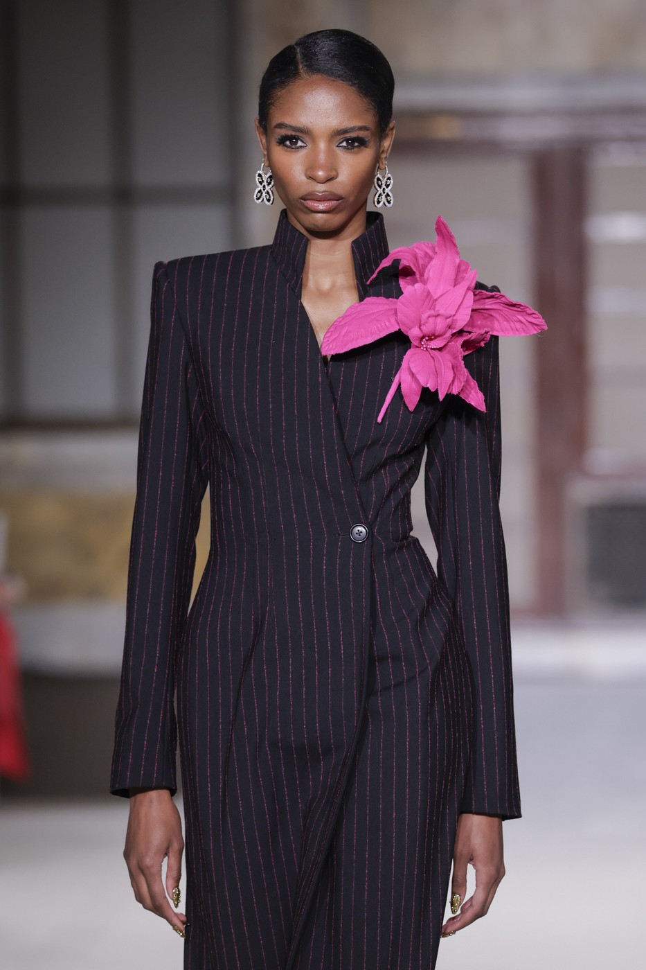 Sergio Hudson 2026/27 A/W kollekció egyik modellje a New York-i divathéten