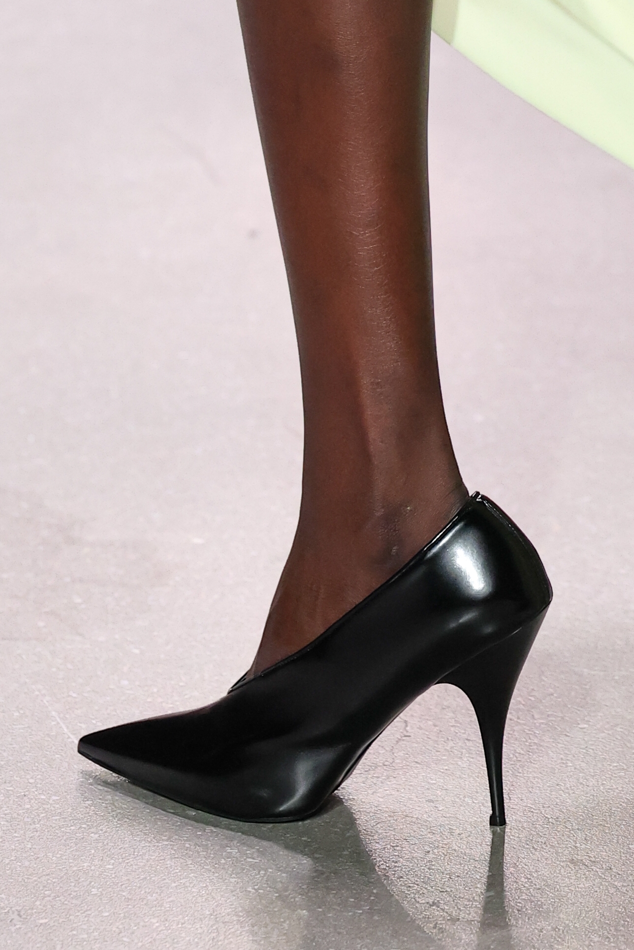 Kifutóról a gardróbba: 5 csodás és üde tavaszi cipőtrend, amit ismerned kell