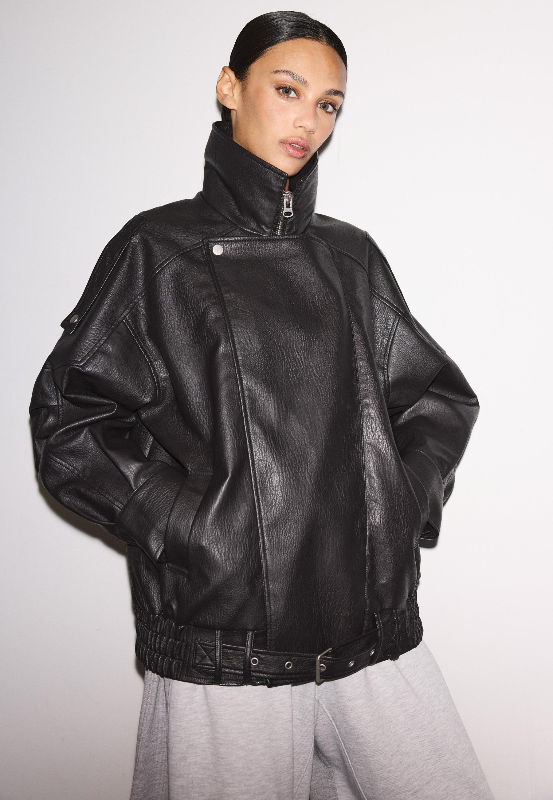 Ez az 5 kabátfazont viselik majd a divatimádók 2026 tavaszán – Te melyiket választod?