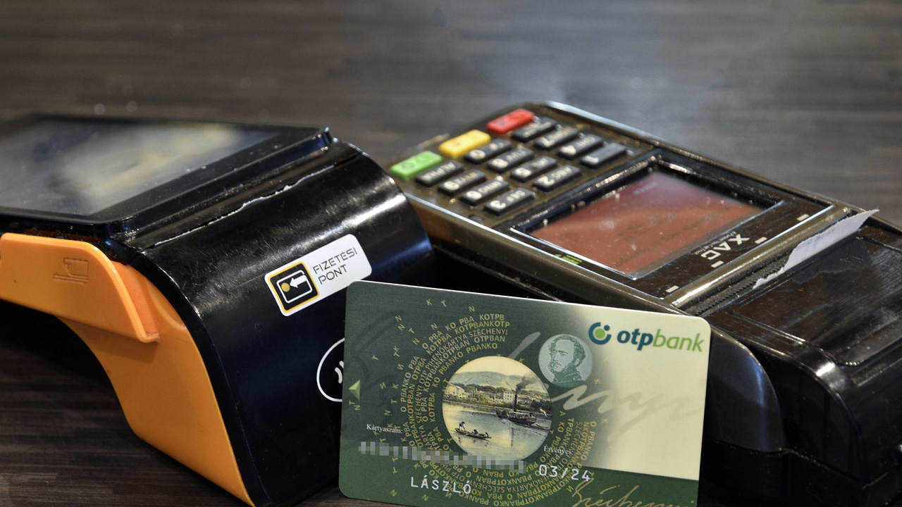 SZÉP-kártya - fotó: MTVA/Bizományosi: Róka László